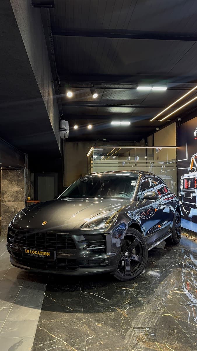 PORSCHE MACAN